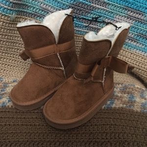 Brand new winter boot for girl size 5